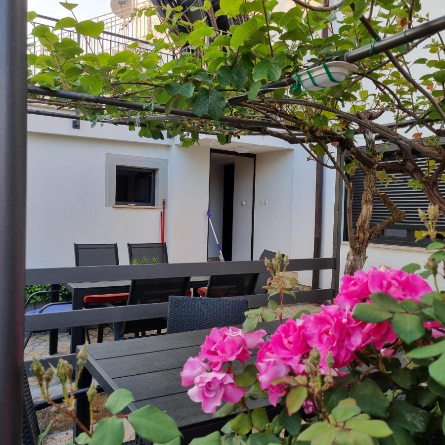 Dona Apartment